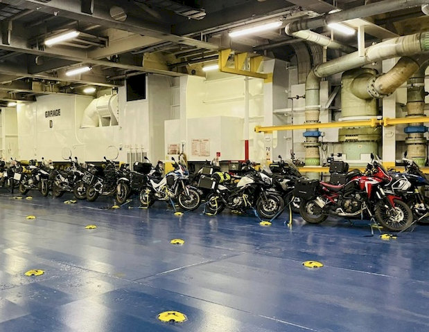 Wir waren nicht die einzigen Motorradfahrer an Bord.